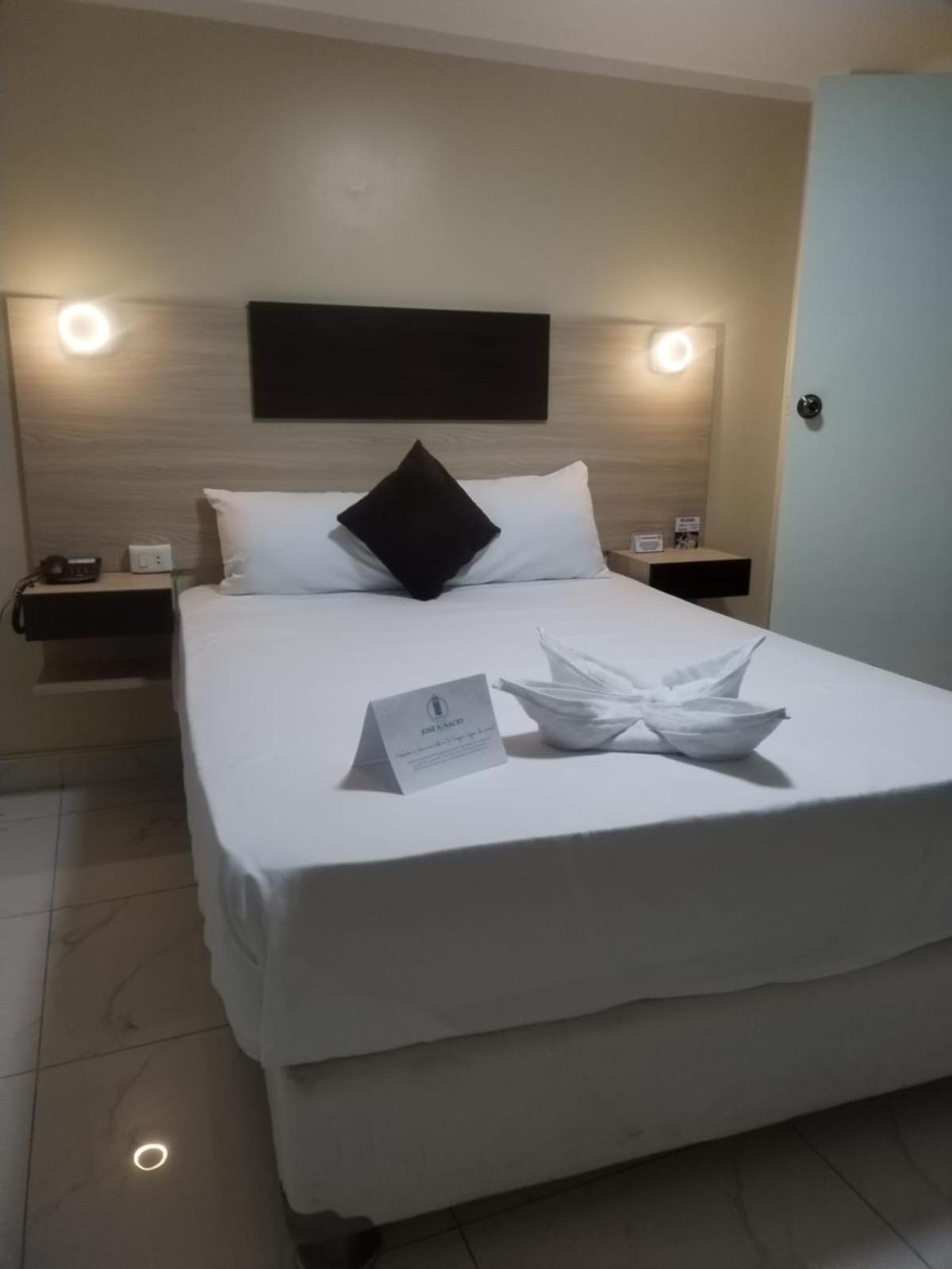 Hotel Jose Ignacio Chepén Kültér fotó